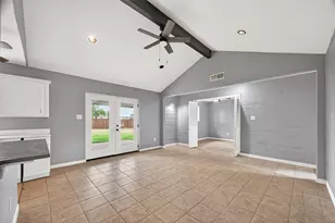 11927 Flushing Meadows Dr, Houston, TX 77089 - Photo 5