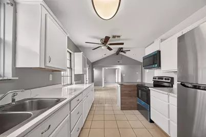 11927 Flushing Meadows Drive, Houston, TX 77089 - Photo 13