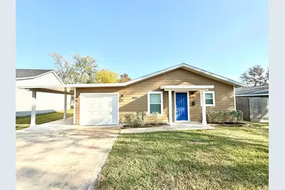 140 Huisache Street, Lake Jackson, TX 77566 - Photo 1