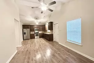 140 Huisache St, Lake Jackson, TX 77566 - Photo 5