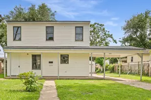 1225 3rd Ave N, Texas City, TX 77590 - Photo 1