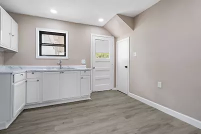 1225 3rd Avenue N, Texas City, TX 77590 - Photo 9