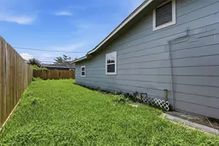 2281 Des Jardines St, Houston, TX 77023 - Photo 25