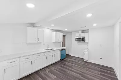 2281 Des Jardines Street, Houston, TX 77023 - Photo 11