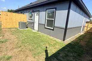 612 E Houston Ave, Pasadena, TX 77502 - Photo 13