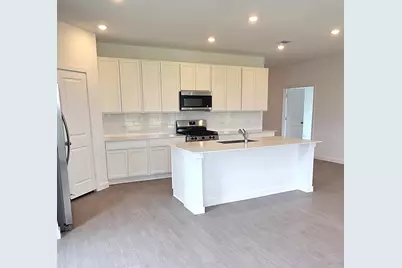2507 Cantera Bluff Lane, Texas City, TX 77568 - Photo 9