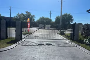 8919 Grovner Pl, Houston, TX 77055 - Photo 13