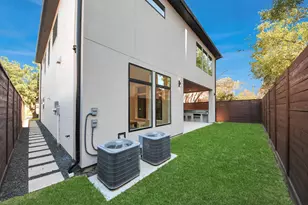 605 W Clay St, Houston, TX 77019 - Photo 47