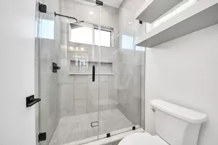 605 W Clay St, Houston, TX 77019 - Photo 43