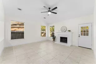 135 S Holly Laurel Cir, The Woodlands, TX 77382 - Photo 5