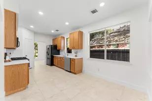 135 S Holly Laurel Cir, The Woodlands, TX 77382 - Photo 3