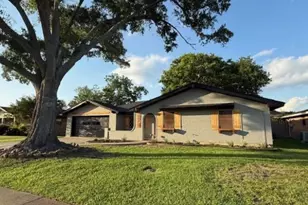 674 Meadowgreen Dr, Port Neches, TX 77651 - Photo 1