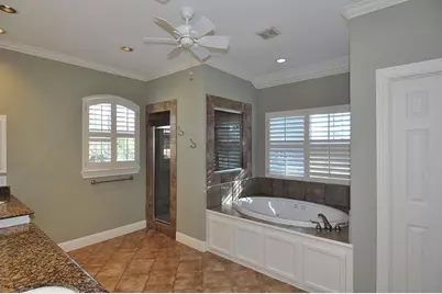 6215 Sutherland Square, Houston, TX 77081 - Photo 13
