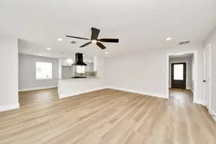 6023 Lattimer Dr, Houston, TX 77035 - Photo 27