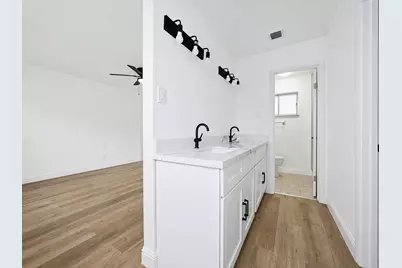 10835 Sageberry Drive, Houston, TX 77089 - Photo 13