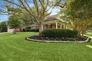 1212 Verdun Ln, Friendswood, TX 77546 - Photo 3