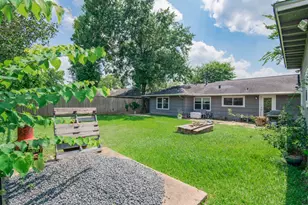 1918 Huge Oaks St, Houston, TX 77055 - Photo 9