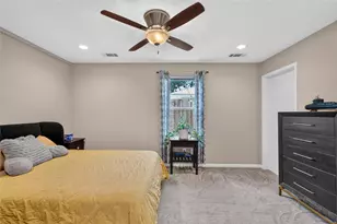 1918 Huge Oaks St, Houston, TX 77055 - Photo 25