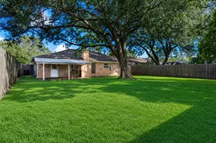 913 W Galveston St, League City, TX 77573 - Photo 23