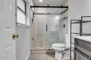 913 W Galveston St, League City, TX 77573 - Photo 17