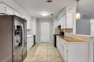 913 W Galveston St, League City, TX 77573 - Photo 7
