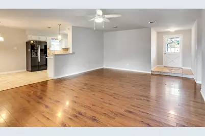 913 W Galveston Street, League City, TX 77573 - Photo 5