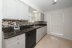 9519 Val Verde St, Houston, TX 77063 - Photo 15