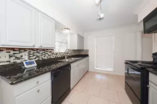 9519 Val Verde St, Houston, TX 77063 - Photo 11