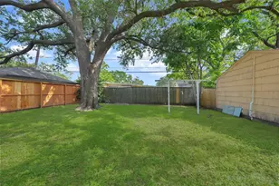 9519 Val Verde St, Houston, TX 77063 - Photo 27