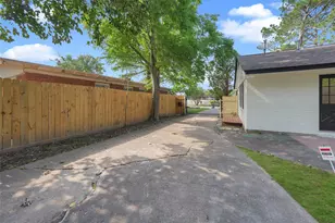 9519 Val Verde St, Houston, TX 77063 - Photo 25