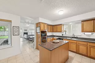 3218 Knoll West Dr, Houston, TX 77082 - Photo 7