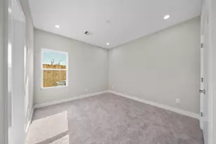 9 Wellford St, Houston, TX 77022 - Photo 5