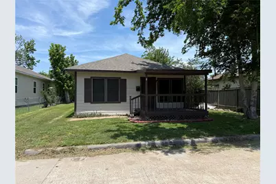 118 E Murrill Avenue, Baytown, TX 77520 - Photo 1