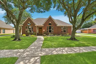 2875 Wimbledon Ln, Friendswood, TX 77546 - Photo 1