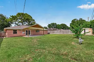7415 Troulon Dr, Houston, TX 77074 - Photo 45
