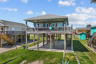 135 Ocean Shore Dr, Crystal Beach, TX 77650 - Photo 3