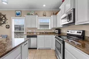 135 Ocean Shore Dr, Crystal Beach, TX 77650 - Photo 9