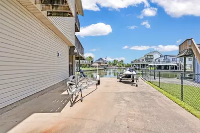 214 Easterly Drive, Tiki Island, TX 77554 - Photo 35