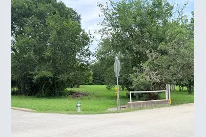 702 E Courthouse Street, Cuero, TX 77954 - Photo 3