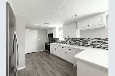 300 Longstreet Road, Willis, TX 77378 - Photo 5