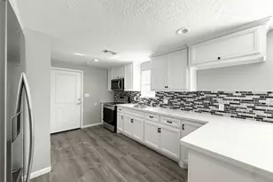 300 Longstreet Rd, Willis, TX 77378 - Photo 5