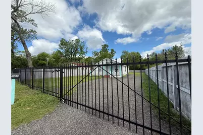 300 Longstreet Road, Willis, TX 77378 - Photo 3