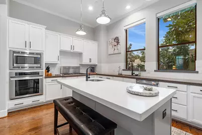 1710 Welch Street, Houston, TX 77006 - Photo 3