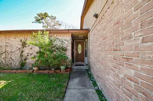 16711 Ribbonridge Dr, Sugar Land, TX 77498 - Photo 5