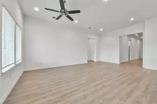 3011 King Oak St, Baytown, TX 77251 - Photo 11