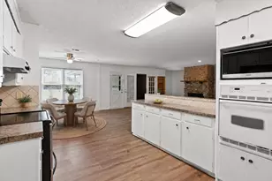 1717 Jones St, Alvin, TX 77511 - Photo 11