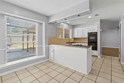 2202 Colonial Court N, League City, TX 77573 - Photo 5