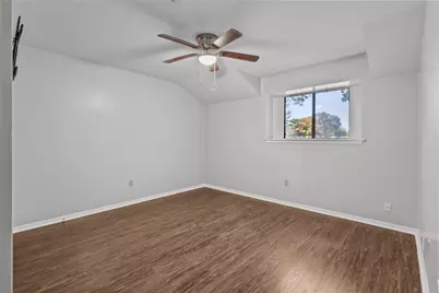 2202 Colonial Court N, League City, TX 77573 - Photo 9