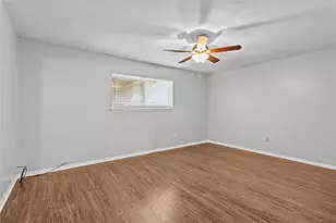 2202 Colonial Ct N, League City, TX 77573 - Photo 11