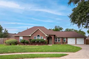 55 Zinnia Ct, Lake Jackson, TX 77566 - Photo 1